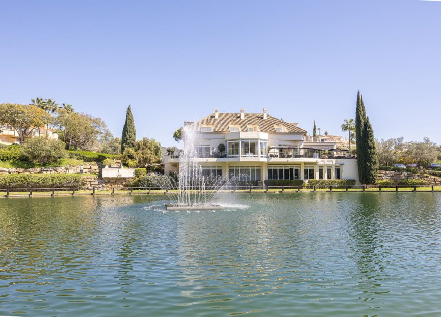 Resale - Apartment - Middle Floor Apartment - Marbella - Elviria