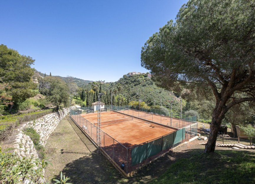 Resale - Apartment - Middle Floor Apartment - Marbella - Elviria