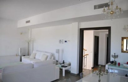 Resale - House - Semi-Detached House - Estepona - Estepona Centro