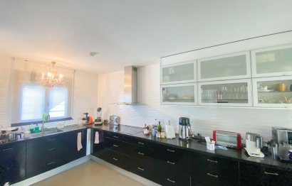 Resale - House - Semi-Detached House - Estepona - Estepona Centro