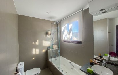 Resale - House - Semi-Detached House - Estepona - Estepona Centro