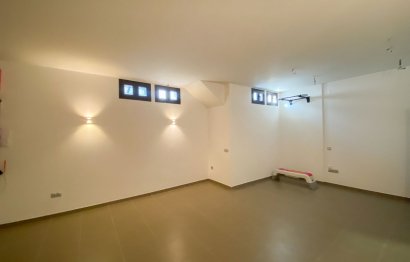 Resale - House - Semi-Detached House - Estepona - Estepona Centro