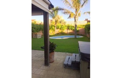 Resale - House - Semi-Detached House - Estepona - Estepona Centro