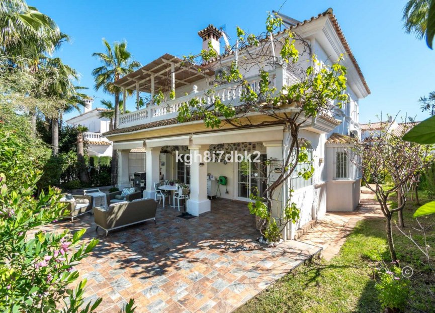 Resale - House - Detached Villa - Estepona - Estepona Centro