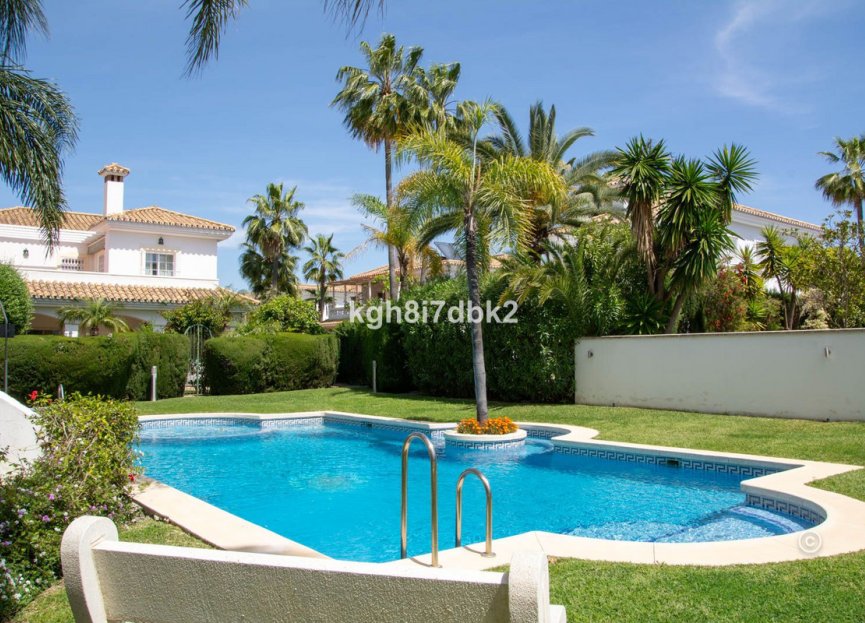 Resale - House - Detached Villa - Estepona - Estepona Centro