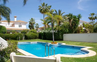 Resale - House - Detached Villa - Estepona - Estepona Centro