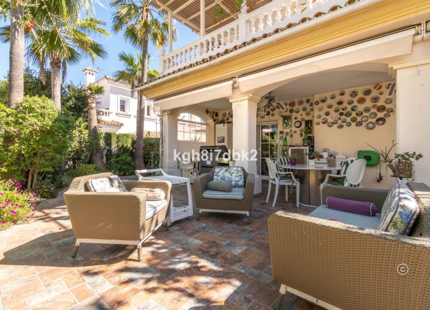 Resale - House - Detached Villa - Estepona - Estepona Centro