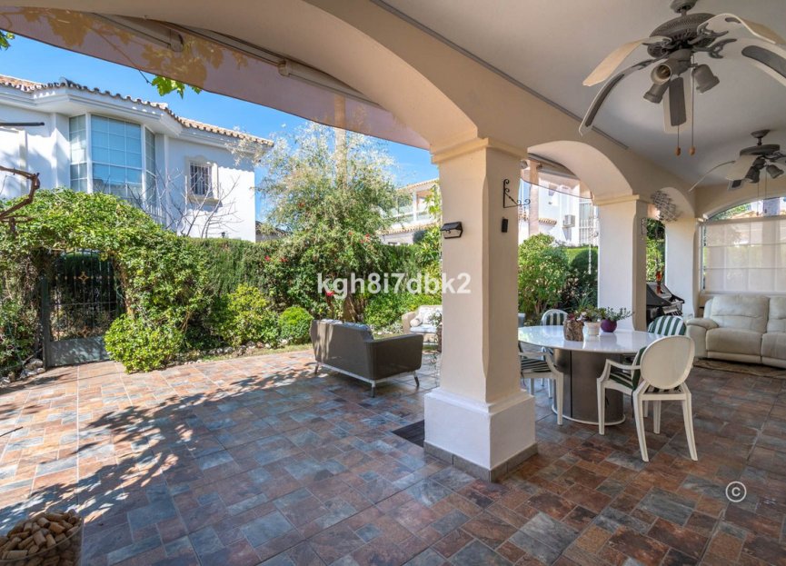 Resale - House - Detached Villa - Estepona - Estepona Centro