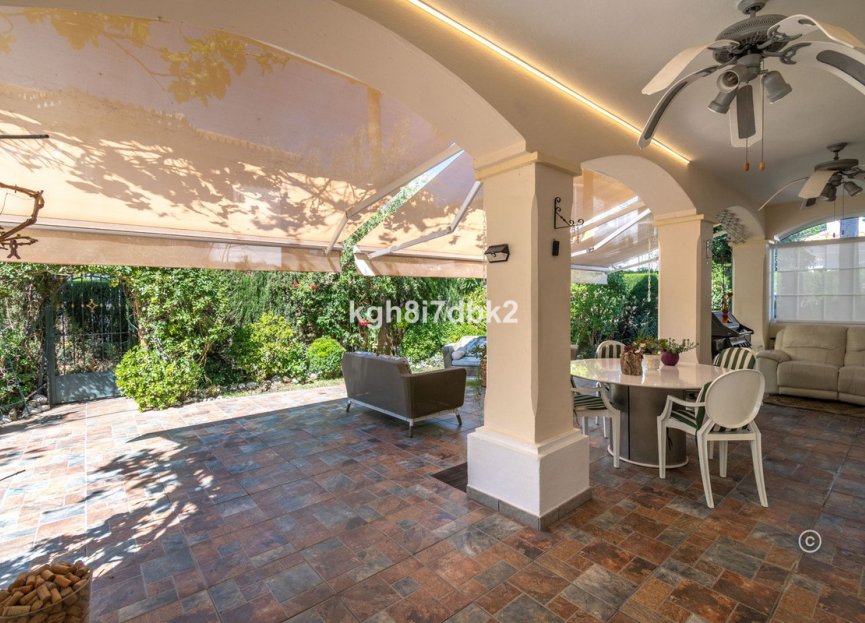 Resale - House - Detached Villa - Estepona - Estepona Centro