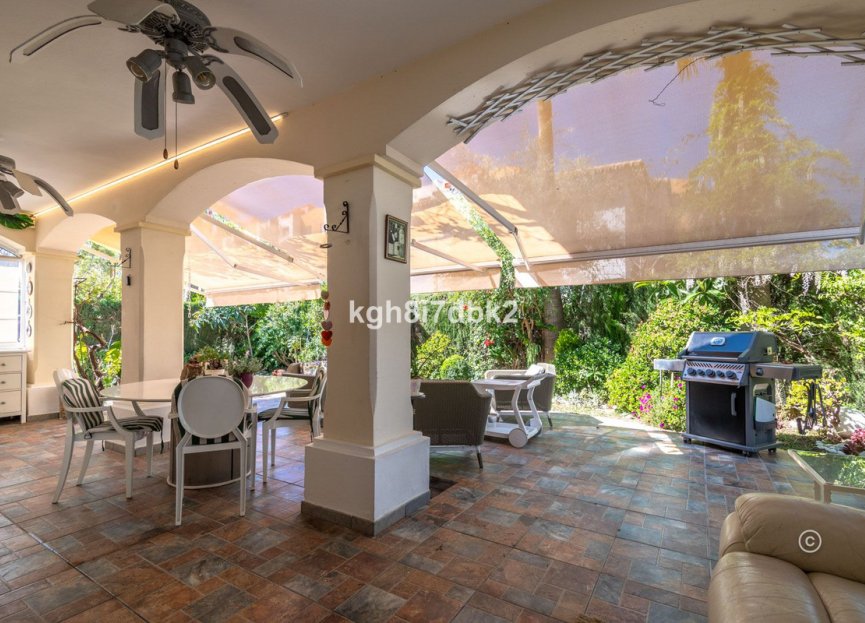 Resale - House - Detached Villa - Estepona - Estepona Centro