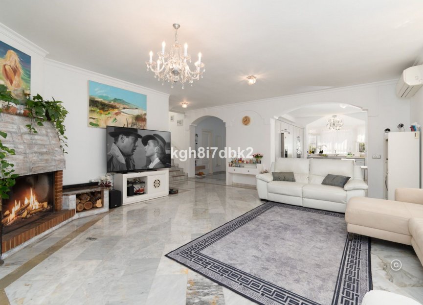 Resale - House - Detached Villa - Estepona - Estepona Centro