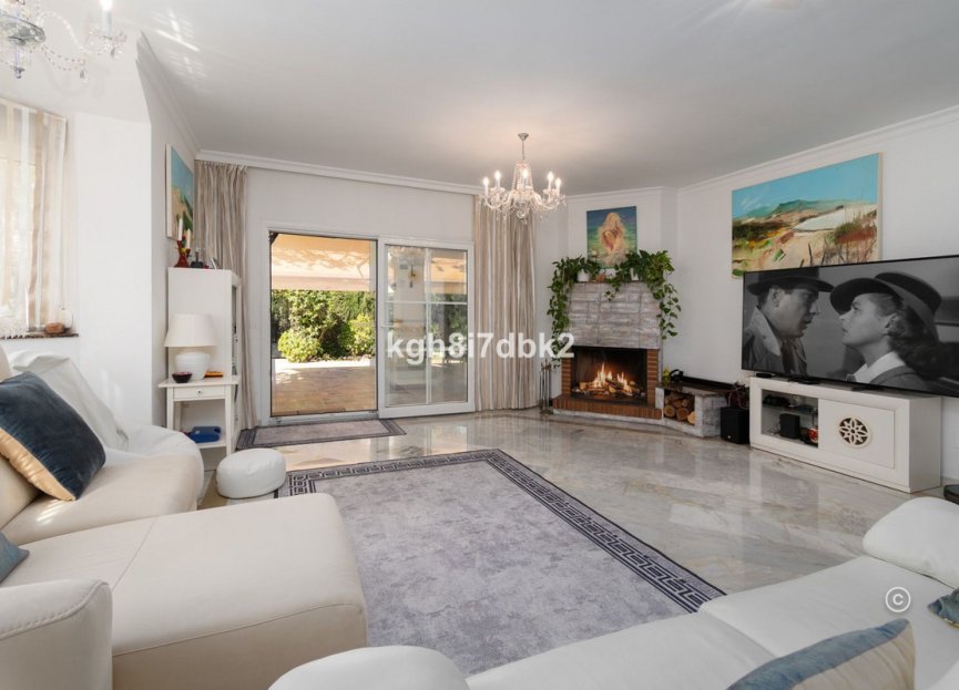 Resale - House - Detached Villa - Estepona - Estepona Centro