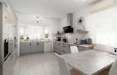 Resale - House - Detached Villa - Estepona - Estepona Centro