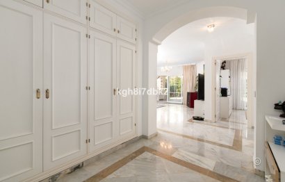 Resale - House - Detached Villa - Estepona - Estepona Centro