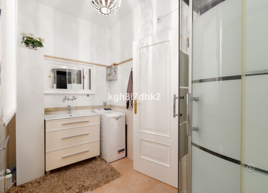 Resale - House - Detached Villa - Estepona - Estepona Centro