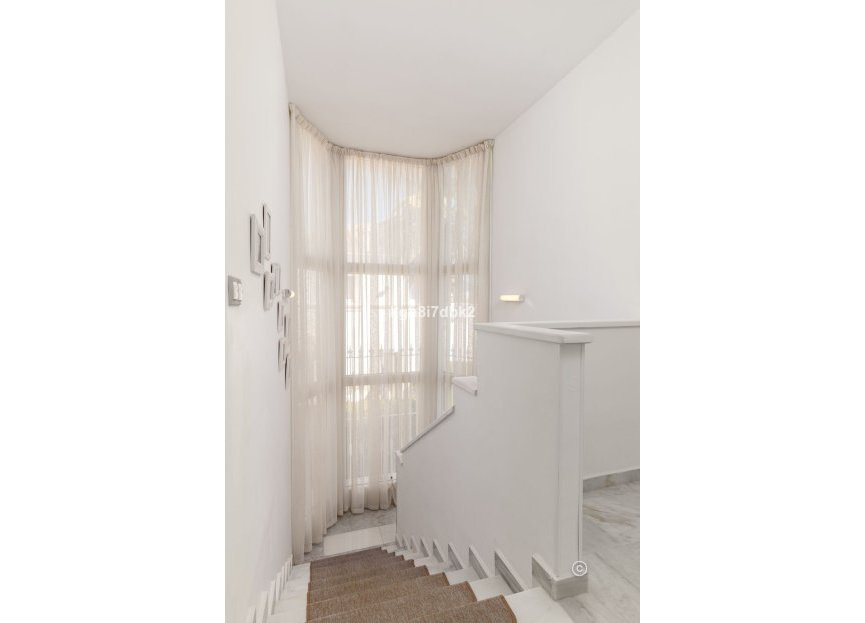 Resale - House - Detached Villa - Estepona - Estepona Centro