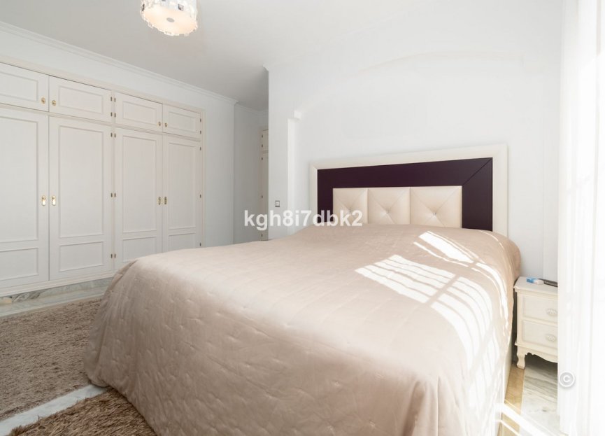 Resale - House - Detached Villa - Estepona - Estepona Centro