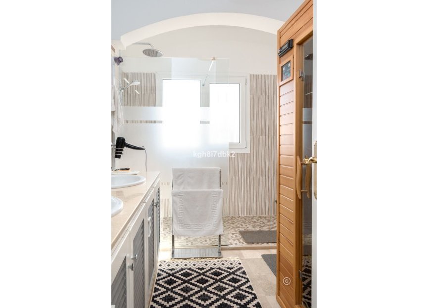 Resale - House - Detached Villa - Estepona - Estepona Centro