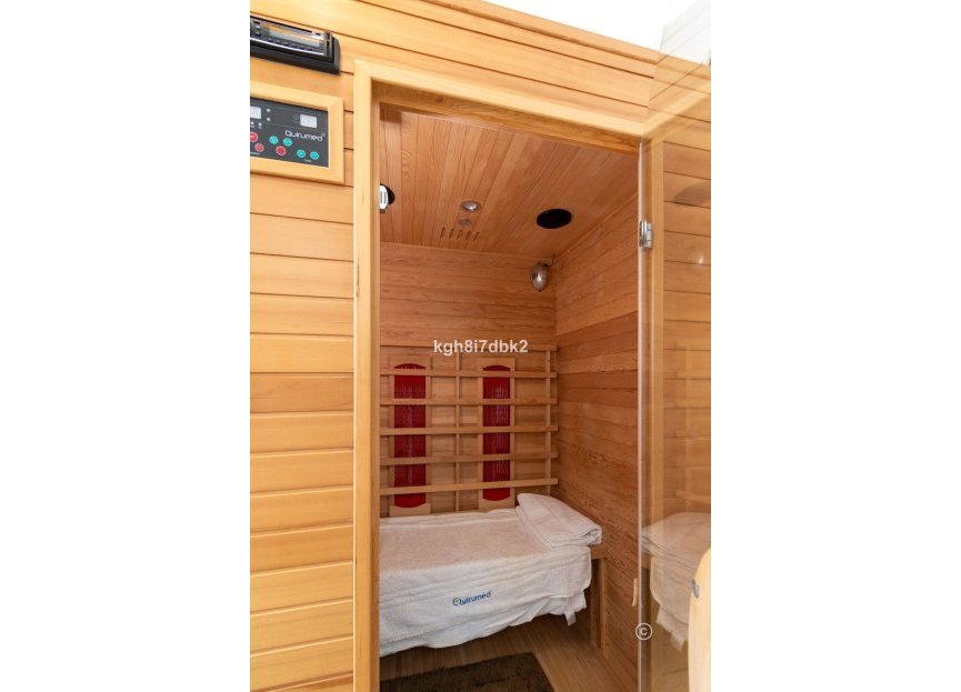 Resale - House - Detached Villa - Estepona - Estepona Centro