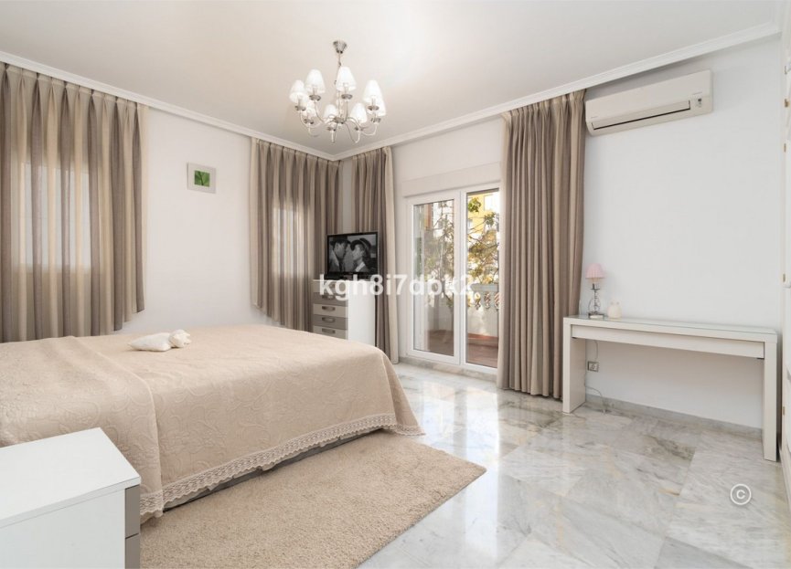 Resale - House - Detached Villa - Estepona - Estepona Centro