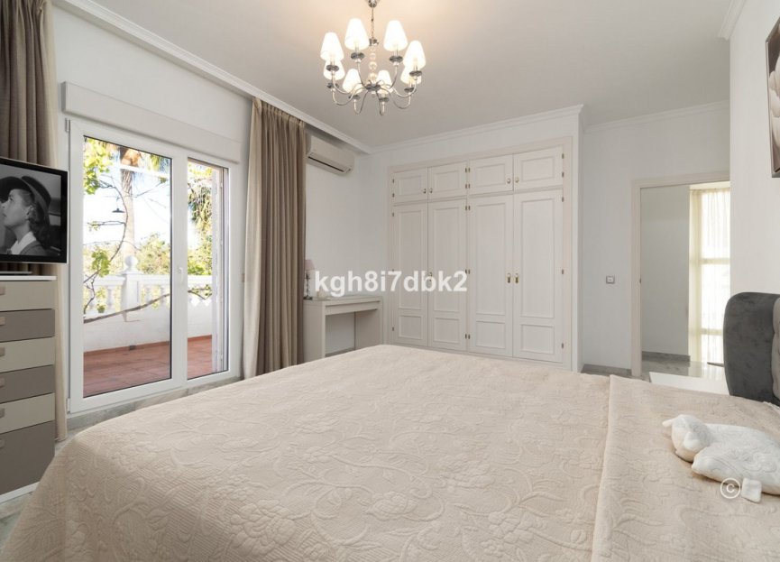 Resale - House - Detached Villa - Estepona - Estepona Centro