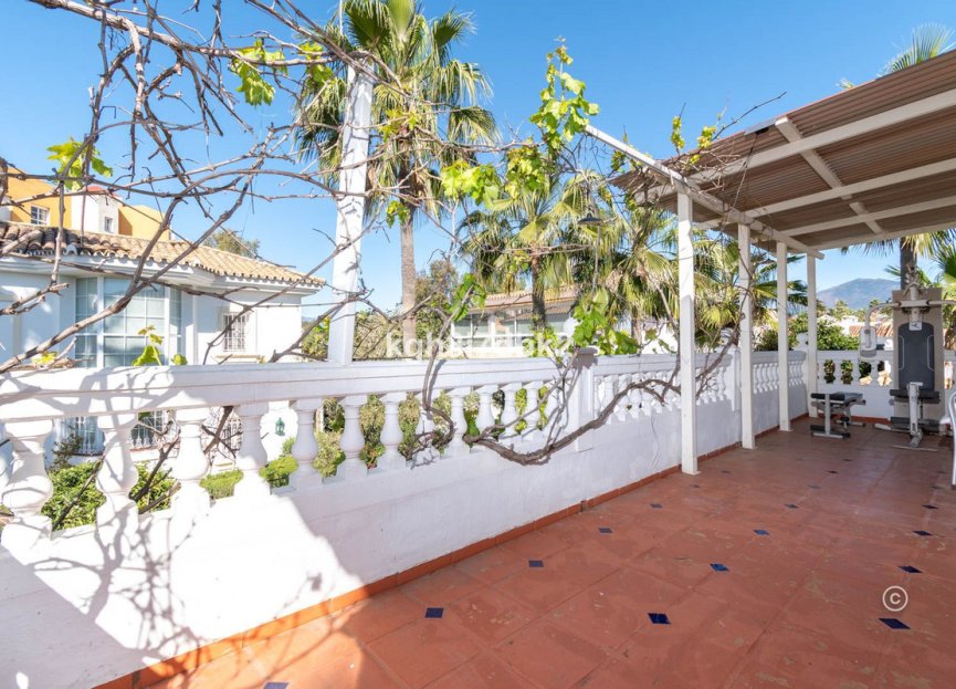Resale - House - Detached Villa - Estepona - Estepona Centro