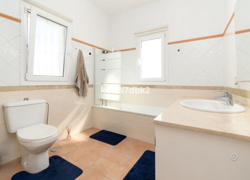 Resale - House - Detached Villa - Estepona - Estepona Centro