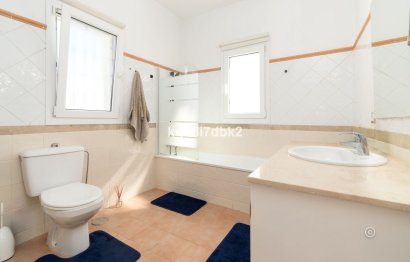 Resale - House - Detached Villa - Estepona - Estepona Centro