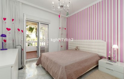 Resale - House - Detached Villa - Estepona - Estepona Centro