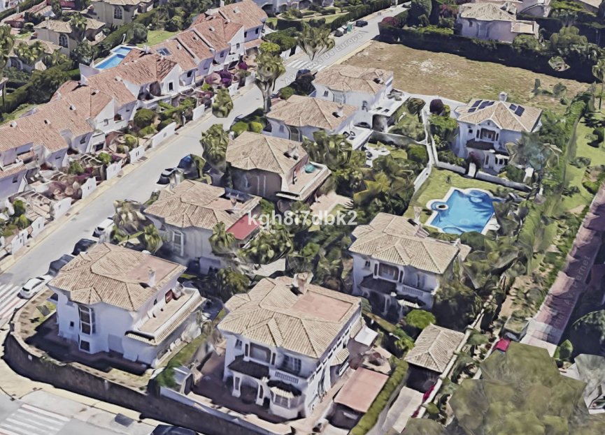 Resale - House - Detached Villa - Estepona - Estepona Centro