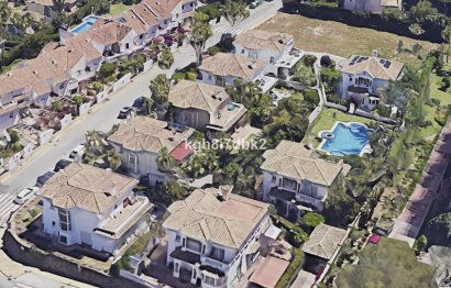 Resale - House - Detached Villa - Estepona - Estepona Centro