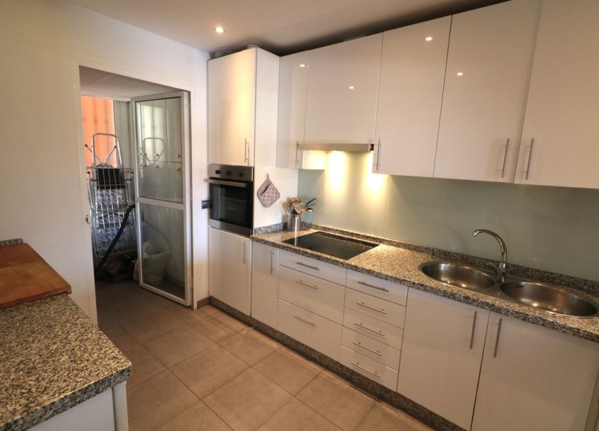 Resale - Apartment - Top Floor Apartment - Estepona - New Golden Mile