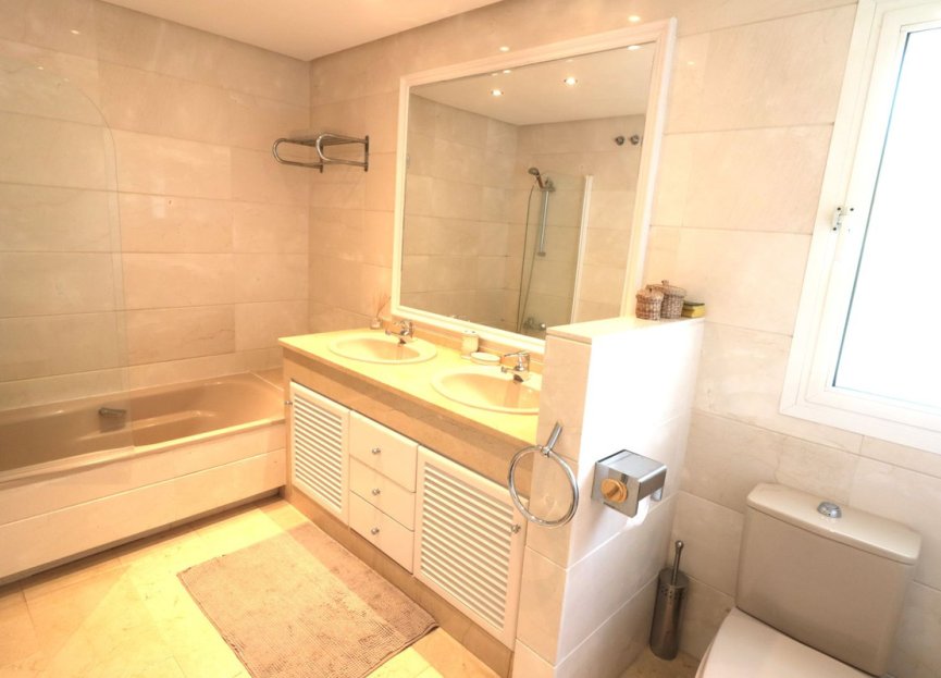 Resale - Apartment - Top Floor Apartment - Estepona - New Golden Mile