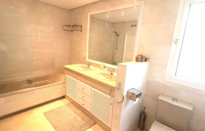 Resale - Apartment - Top Floor Apartment - Estepona - New Golden Mile