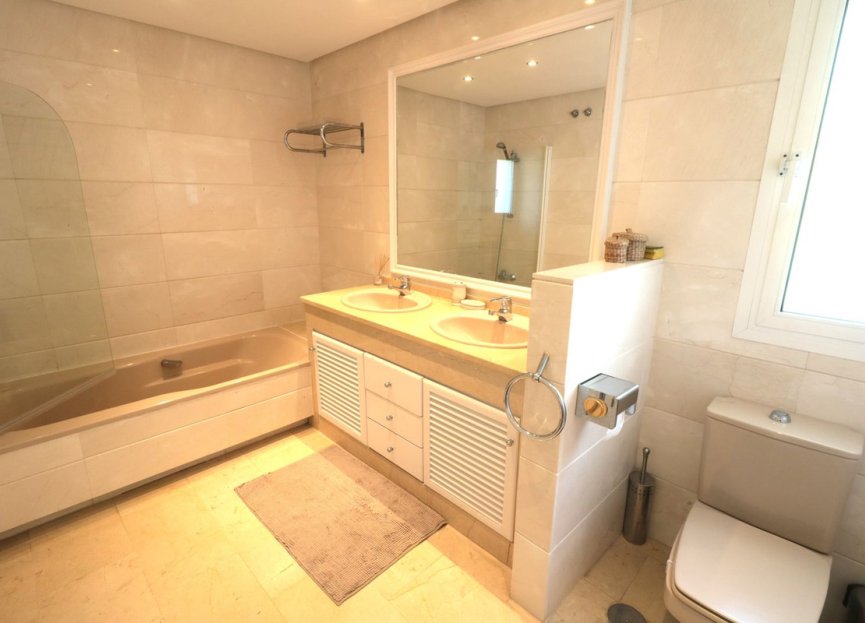 Resale - Apartment - Top Floor Apartment - Estepona - New Golden Mile