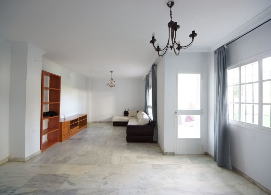 Resale - Ground floor apartment - Estepona - Estepona Centro
