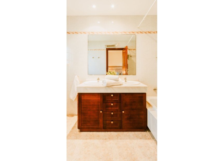 Resale - House - Detached Villa - Marbella - Marbella Centro