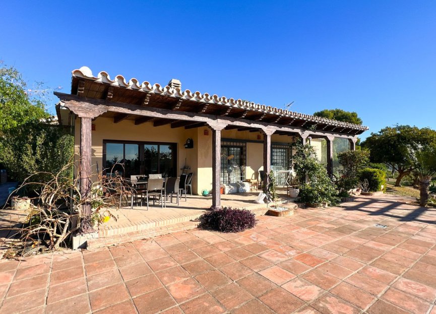 Resale - House - Detached Villa - Estepona - Estepona Centro