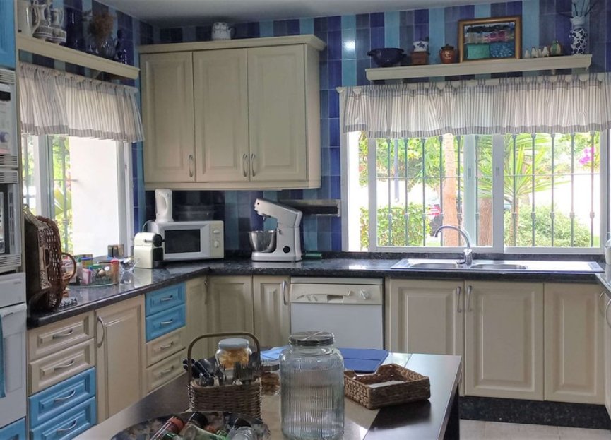 Resale - Ground floor apartment - Estepona - Estepona Centro