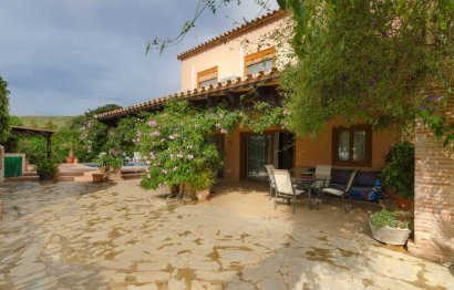 Resale - House - Finca - Cortijo - Estepona - Estepona Centro