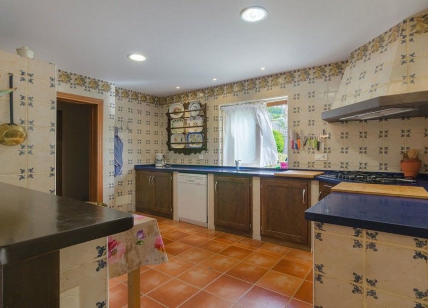 Resale - House - Finca - Cortijo - Estepona - Estepona Centro