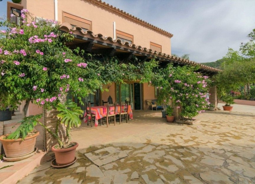 Resale - House - Finca - Cortijo - Estepona - Estepona Centro