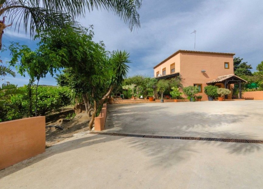 Resale - House - Finca - Cortijo - Estepona - Estepona Centro