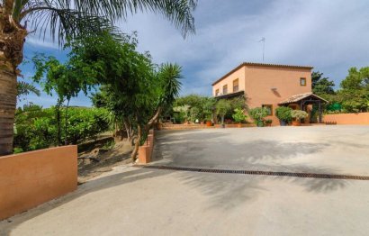 Resale - House - Finca - Cortijo - Estepona - Estepona Centro
