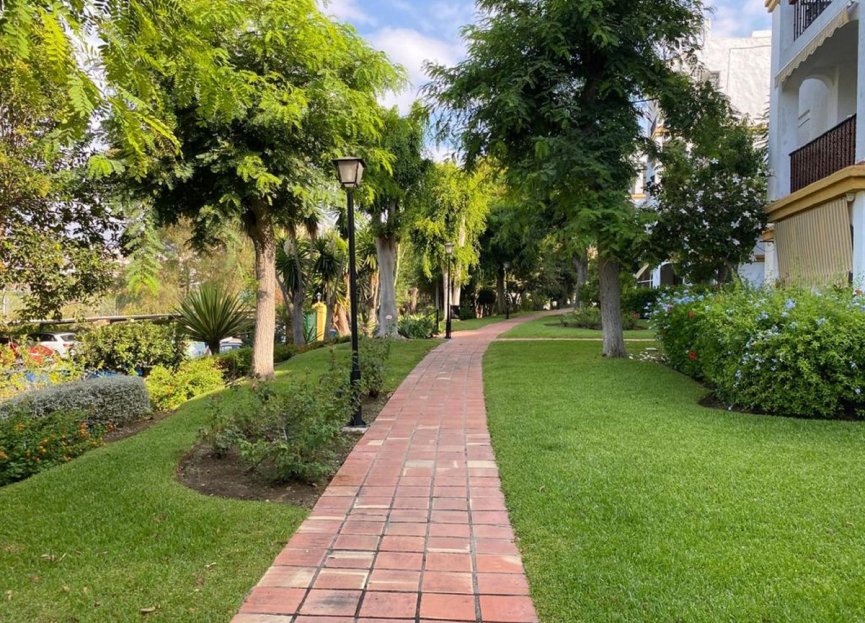 Resale - Ground floor apartment - Estepona - Diana Park