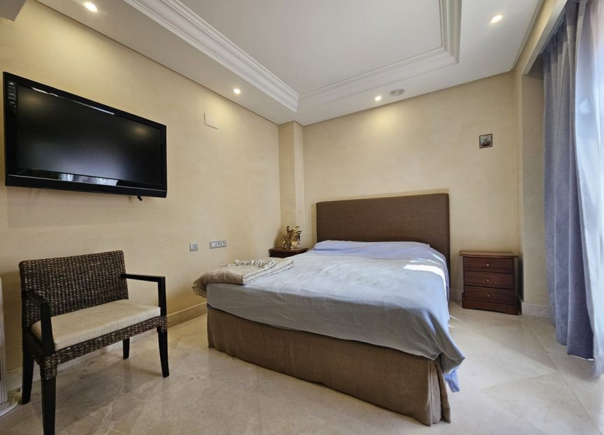 Resale - Apartment - Middle Floor Apartment - Estepona - Estepona Centro