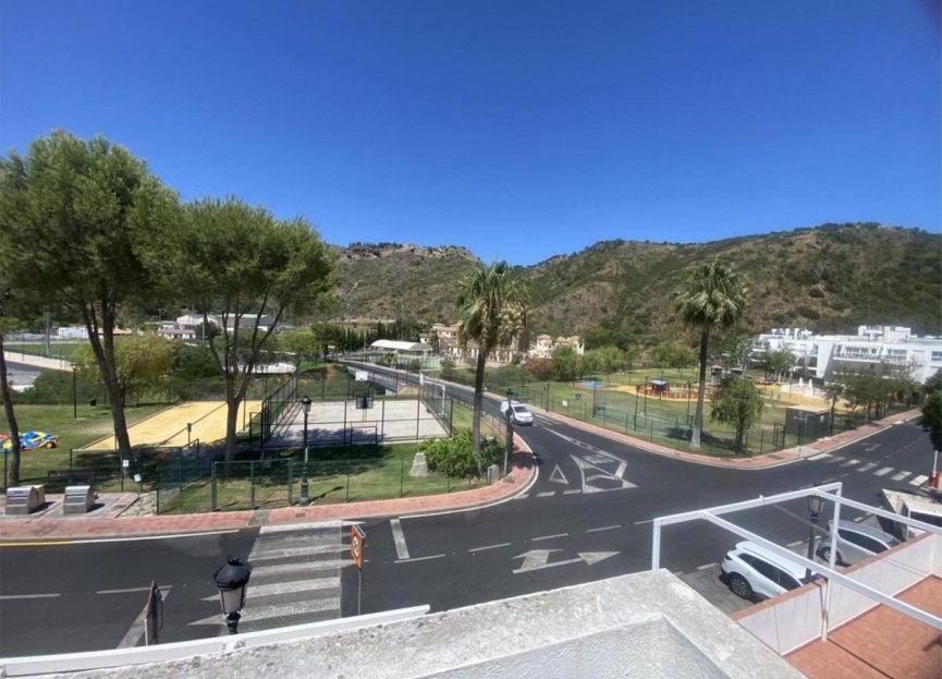 Resale - Apartment - Middle Floor Apartment - Benahavís - Benahavís Centro