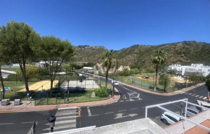 Resale - Apartment - Middle Floor Apartment - Benahavís - Benahavís Centro