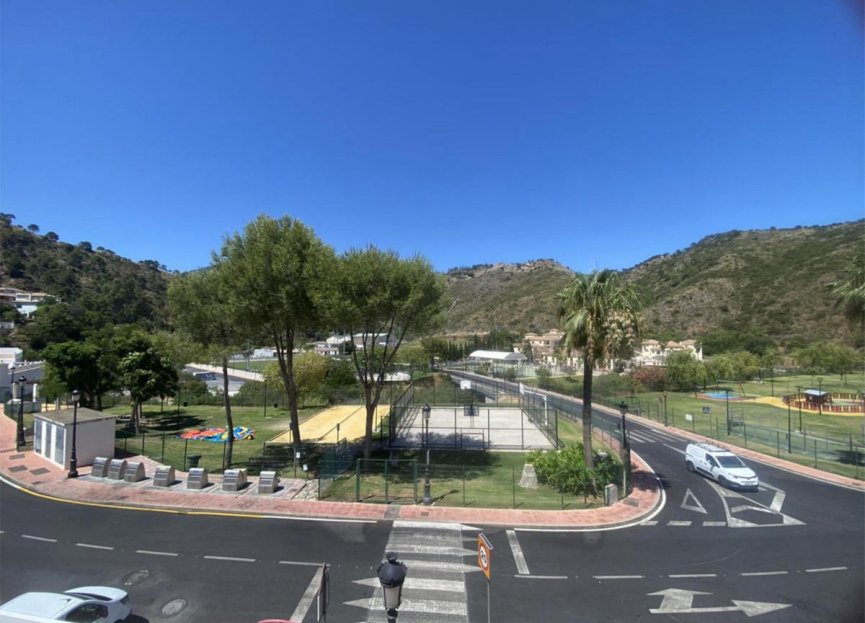 Resale - Apartment - Middle Floor Apartment - Benahavís - Benahavís Centro