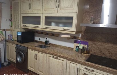 Resale - Apartment - Middle Floor Apartment - Estepona - Estepona Centro